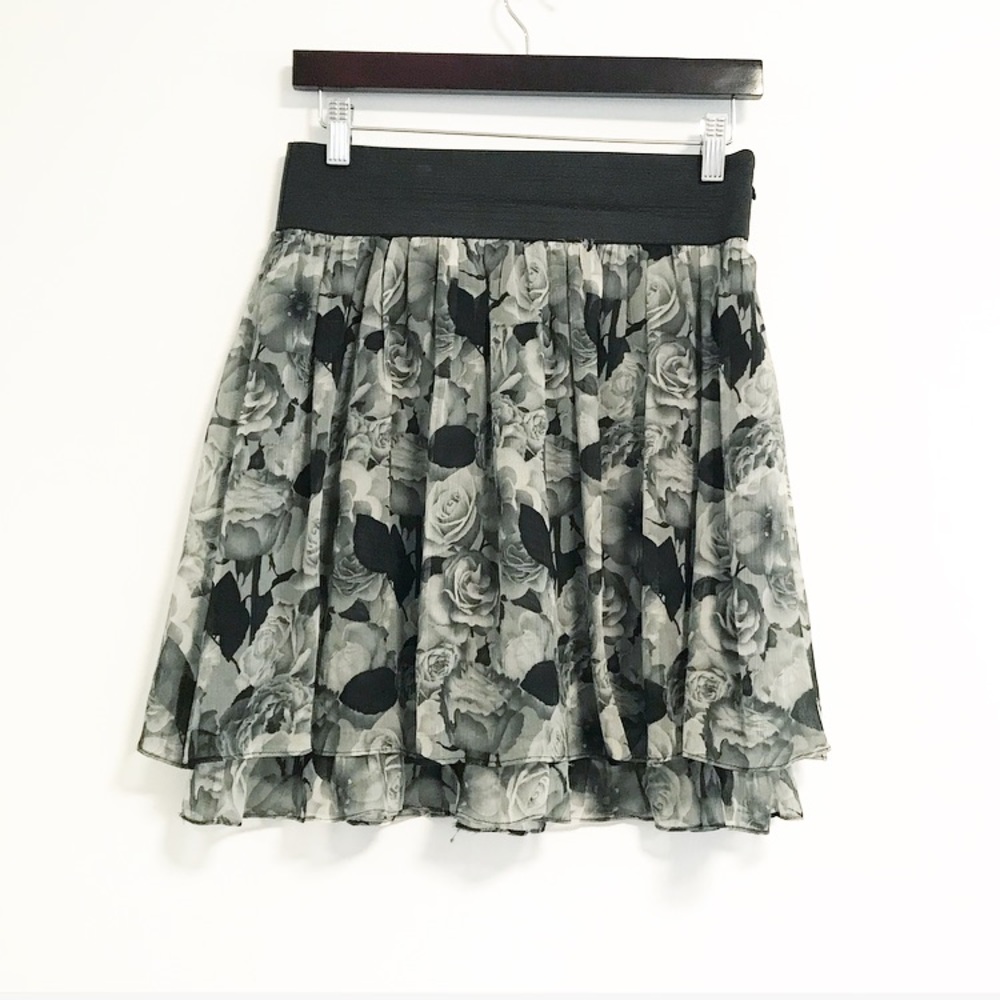 Saks 5th Avenue. Silk rose later skirt. Size 2.